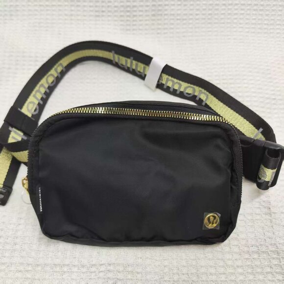 Lululemon Everywhere Belt Bag - Picture 2 of 5